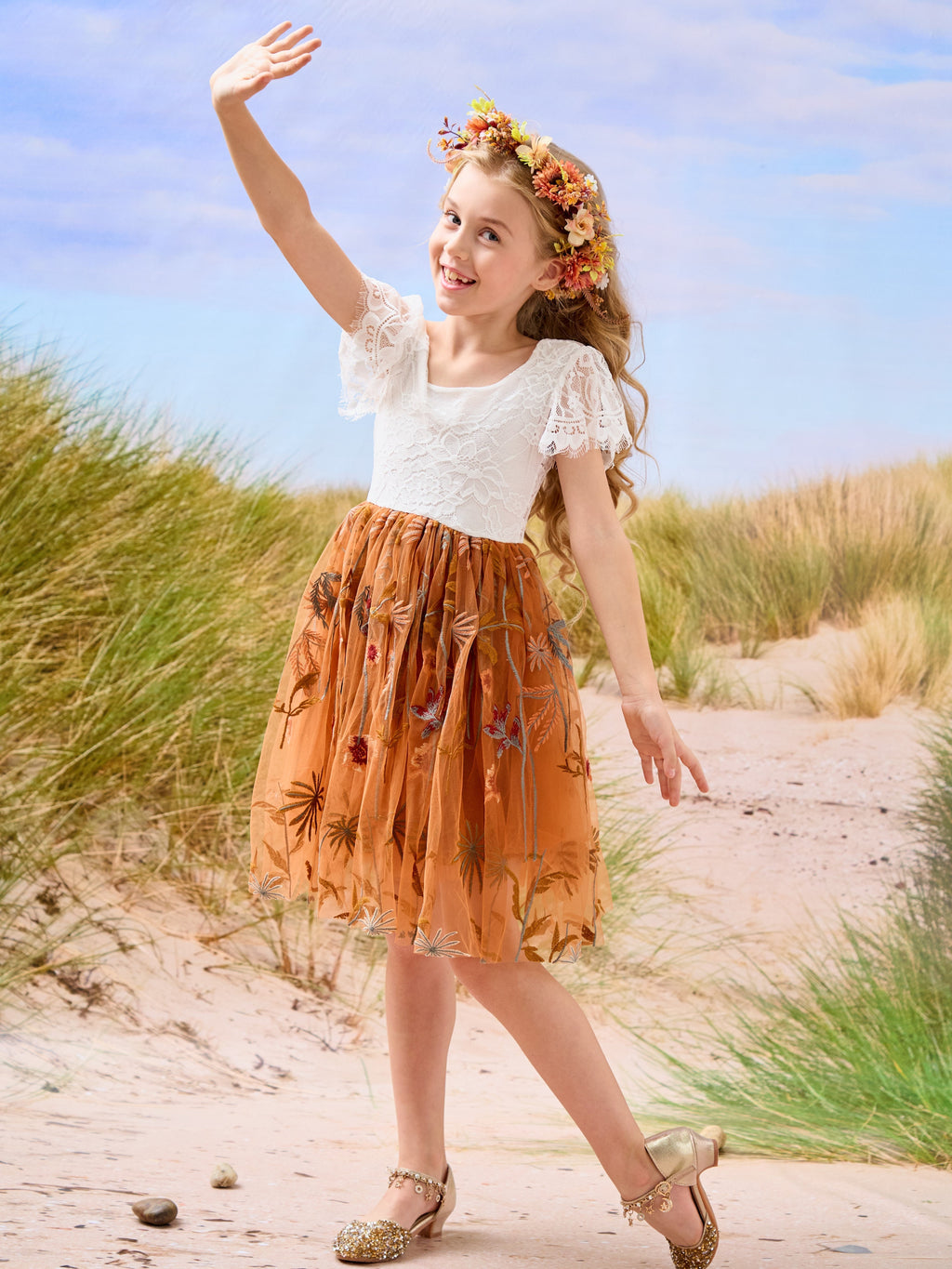 Vestido de niña de las flores color naranja quemado, blanco, encaje, tul y bordado hasta la rodilla 