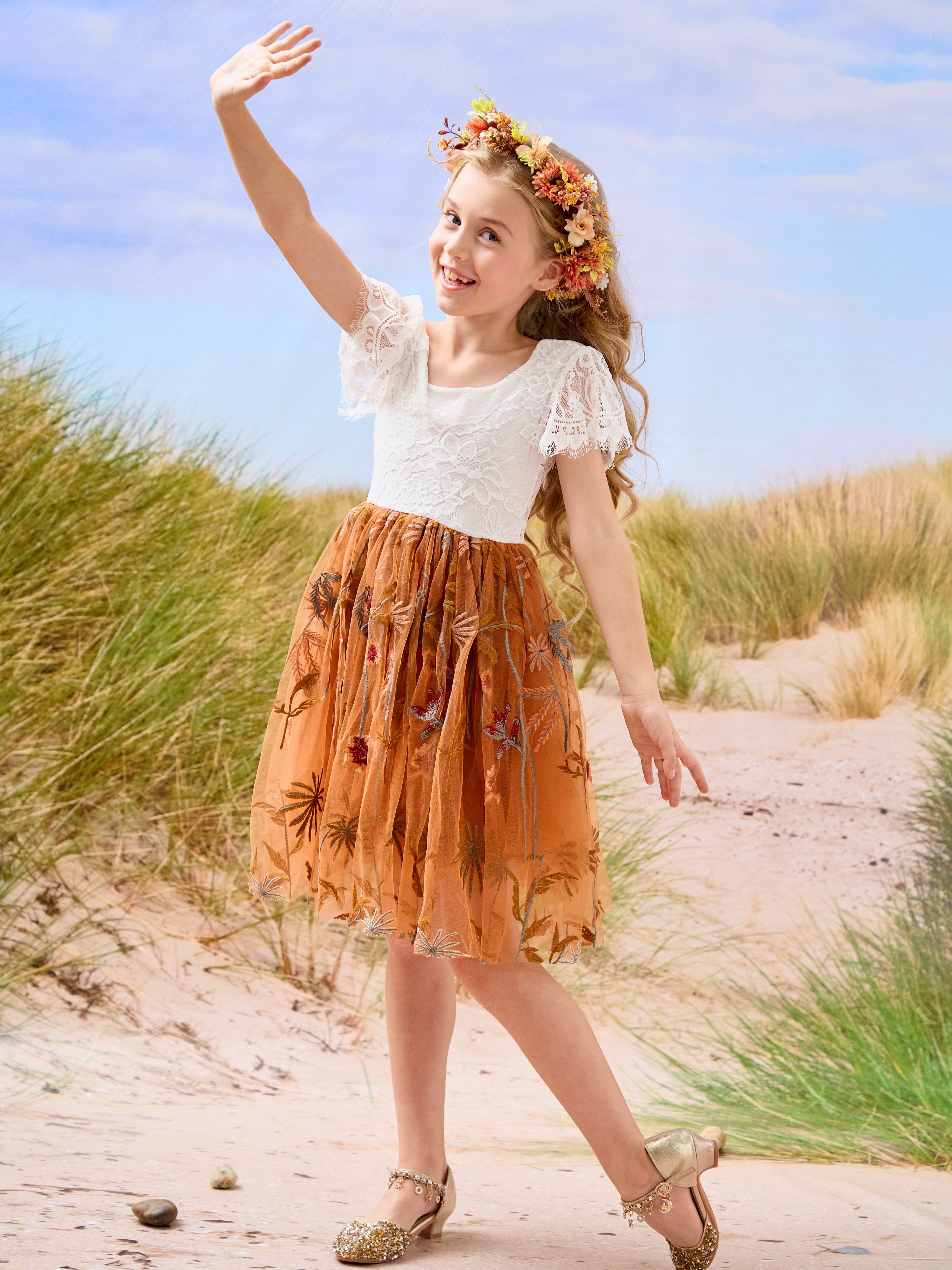 Vestido de niña de las flores color naranja quemado, blanco, encaje, tul y bordado hasta la rodilla 