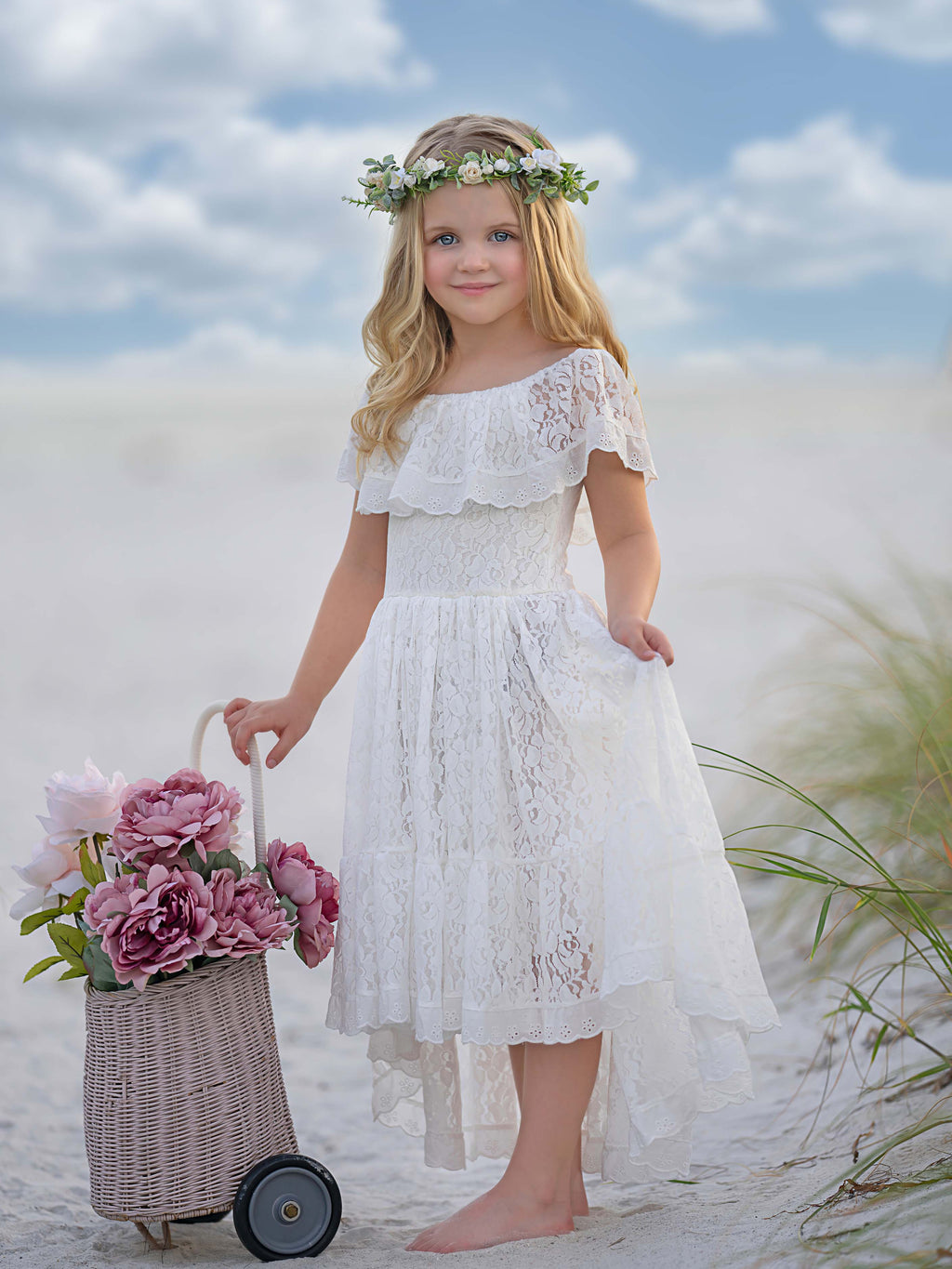 Robe de vacances à jupe asymétrique en dentelle blanche 