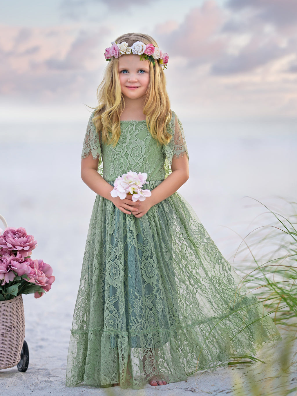 Vestido bohemio de encaje verde salvia para resort de playa con flores 