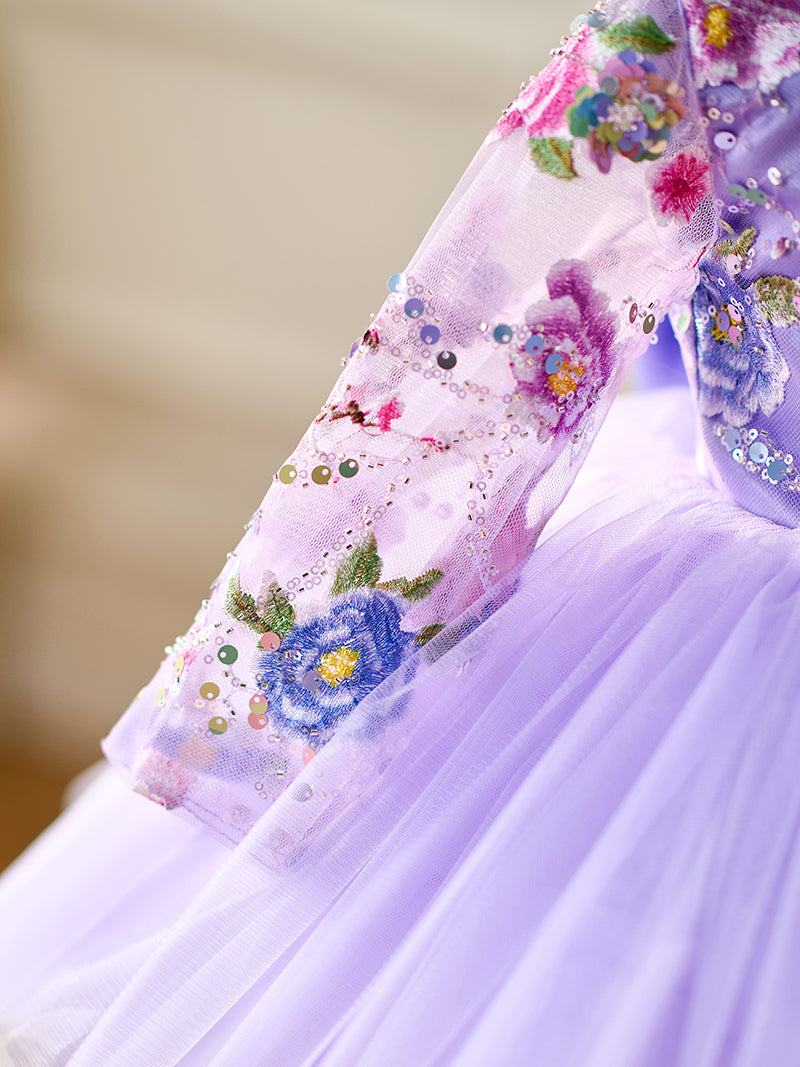 Vestido de bebé niña color lila con lentejuelas, mangas largas con volantes y largo hasta la rodilla 