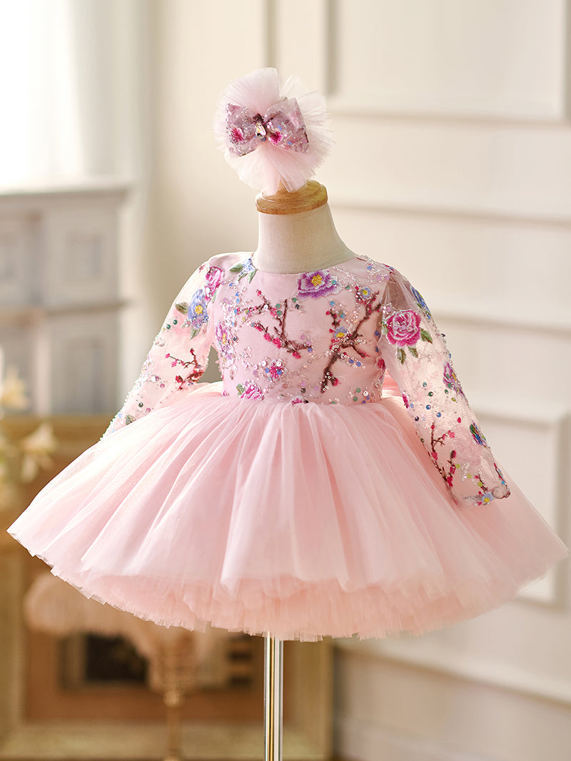 Vestido de bebé niña color lila con lentejuelas, mangas largas con volantes y largo hasta la rodilla 