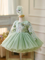 Vestido de bebé niña color verde salvia de manga larga hasta la rodilla 