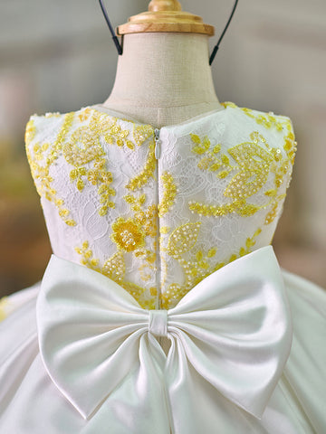 Vestido de bebé niña hasta la rodilla de satén y encaje 