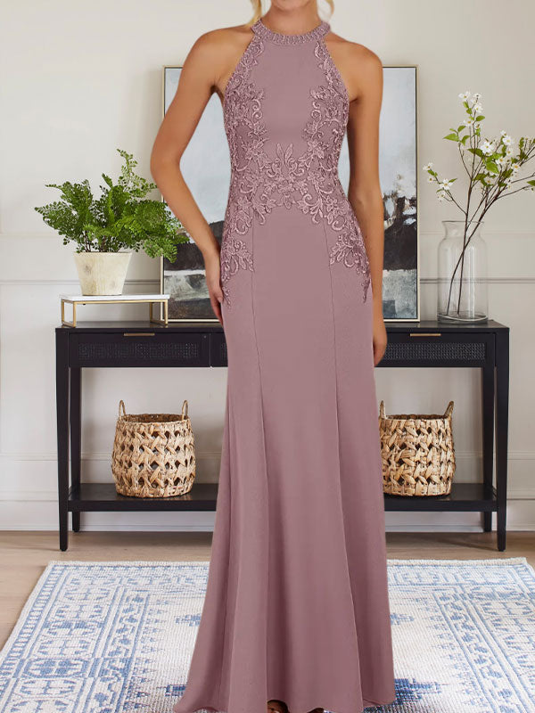 Vestido largo azul grisáceo de corte recto con cuello halter para la madre de la novia con apliques