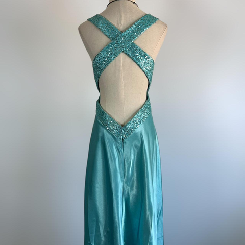 Vestido de fiesta formal azul con escote en V, satén y lentejuelas, sin espalda, modelo Y8548