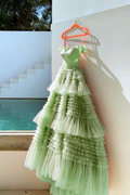 Vestido de baile de gala único en color verde salvia con falda de tul escalonada para graduación Y4500