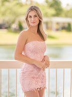 Robe de bal rose moulante courte en dentelle avec appliques