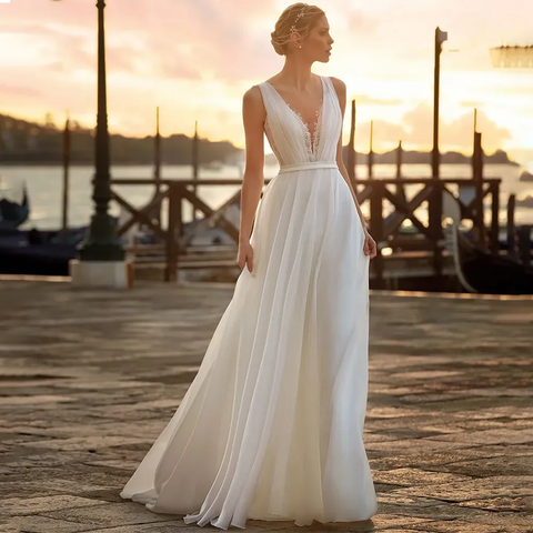 Vestido de novia de playa de gasa con escote en V profundo, elegante espalda ilusión de encaje, vestidos de novia blancos de noche. 