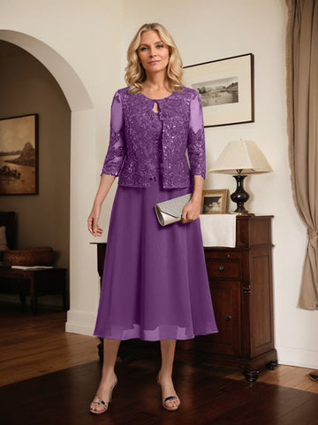 Vestido de novia de corte línea A, escote redondo, largo hasta la rodilla, de encaje y gasa con lentejuelas. 