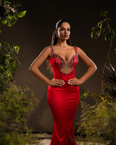 Robe de bal sirène en satin rouge à épaules dénudées et sans manches avec strass