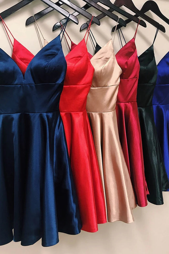 Robes de bal courtes trapèze à fines bretelles sans manches à volants en satin dos nu, signées de créateurs