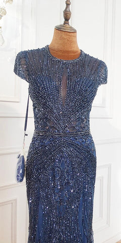 Vestido de noche gris de lujo de manga larga en Dubái, con escote redondo, corte sirena y detalles de diamantes, talla grande 2025 LA70116 