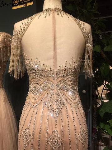 Vestido de noche de lujo estilo sirena color nude, cuello redondo, manga corta, con cuentas y borlas, modelo LA70646 