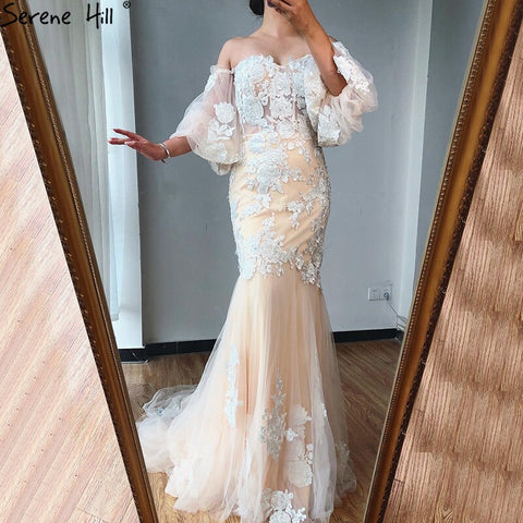 Vestidos de novia estilo sirena, color blanco nude, sexys, estilo Dubai, colección 2025, con mangas abullonadas, flores y pedrería. Modelo LA70417. Hechos a medida. 