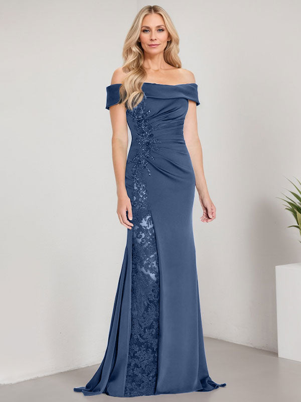 Vestido de corte sirena para la madre de la novia, largo hasta el suelo, con hombros descubiertos, apliques y pedrería, con abertura alta. 