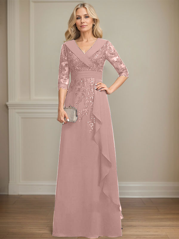 Vestido de novia de corte línea A, cuello en V, largo hasta el suelo, de encaje y gasa, con lentejuelas y volantes en cascada. 