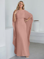 Robe fourreau longue en mousseline de soie pour la mère de la mariée, ornée de volants cascade, avec décolleté arrondi. 