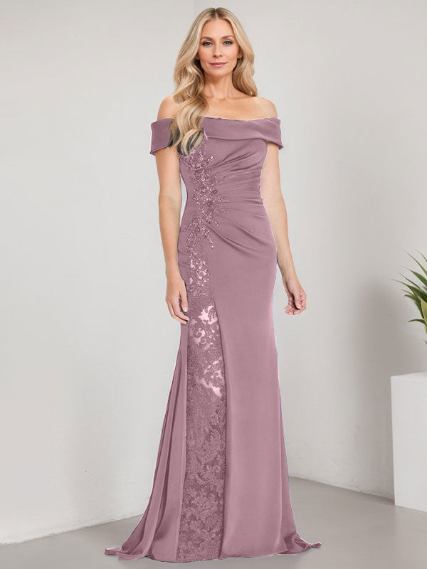 Vestido de corte sirena para la madre de la novia, largo hasta el suelo, con hombros descubiertos, apliques y pedrería, con abertura alta. 