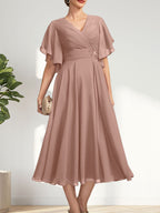 Vestido de corte A, escote en V, largo té, de gasa, para la madre de la novia, con plisados ​​y cuentas.