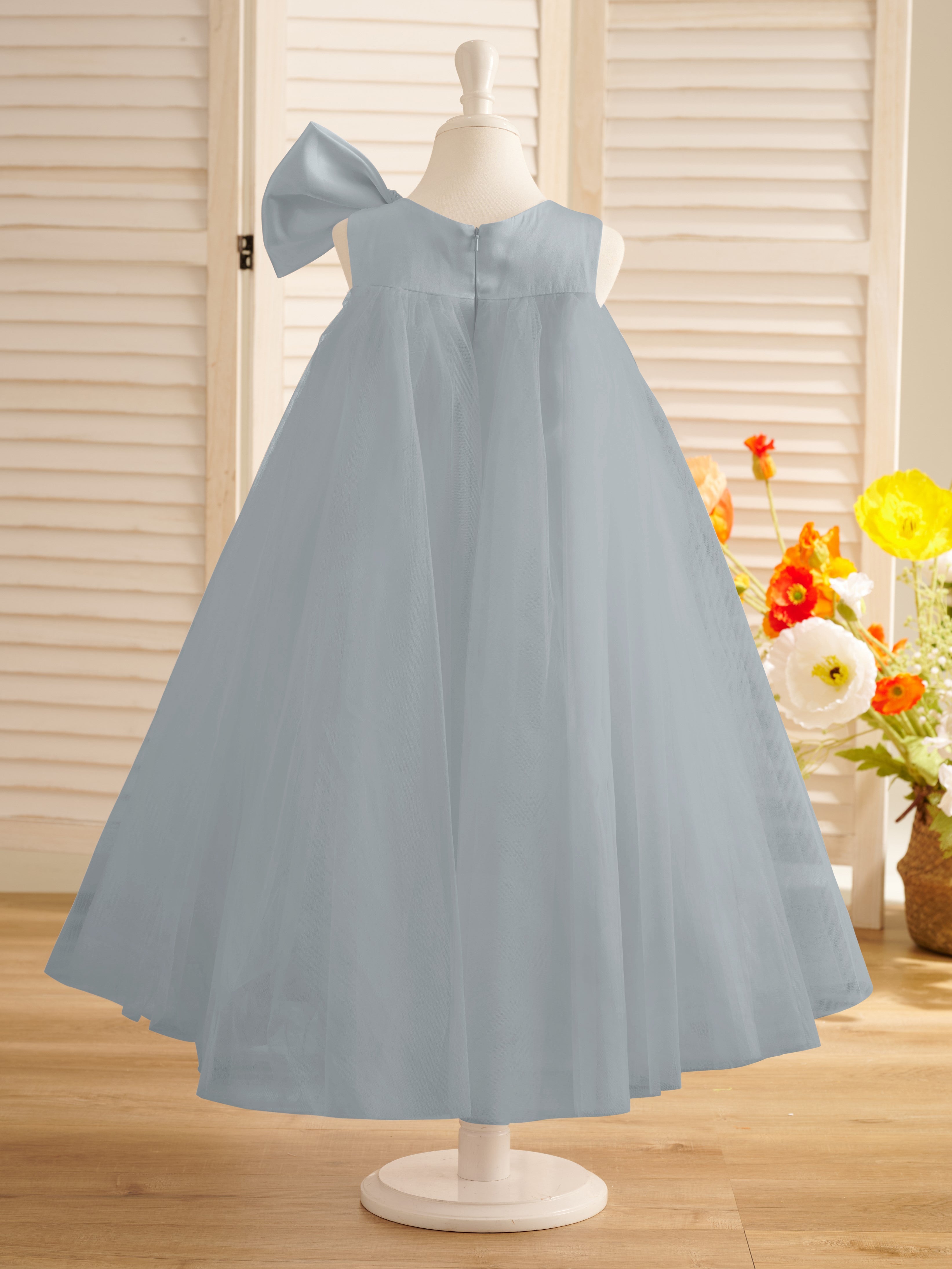 Vestido de niña pequeña de las flores, corte en A, con gran lazo y tul, hasta la rodilla. 
