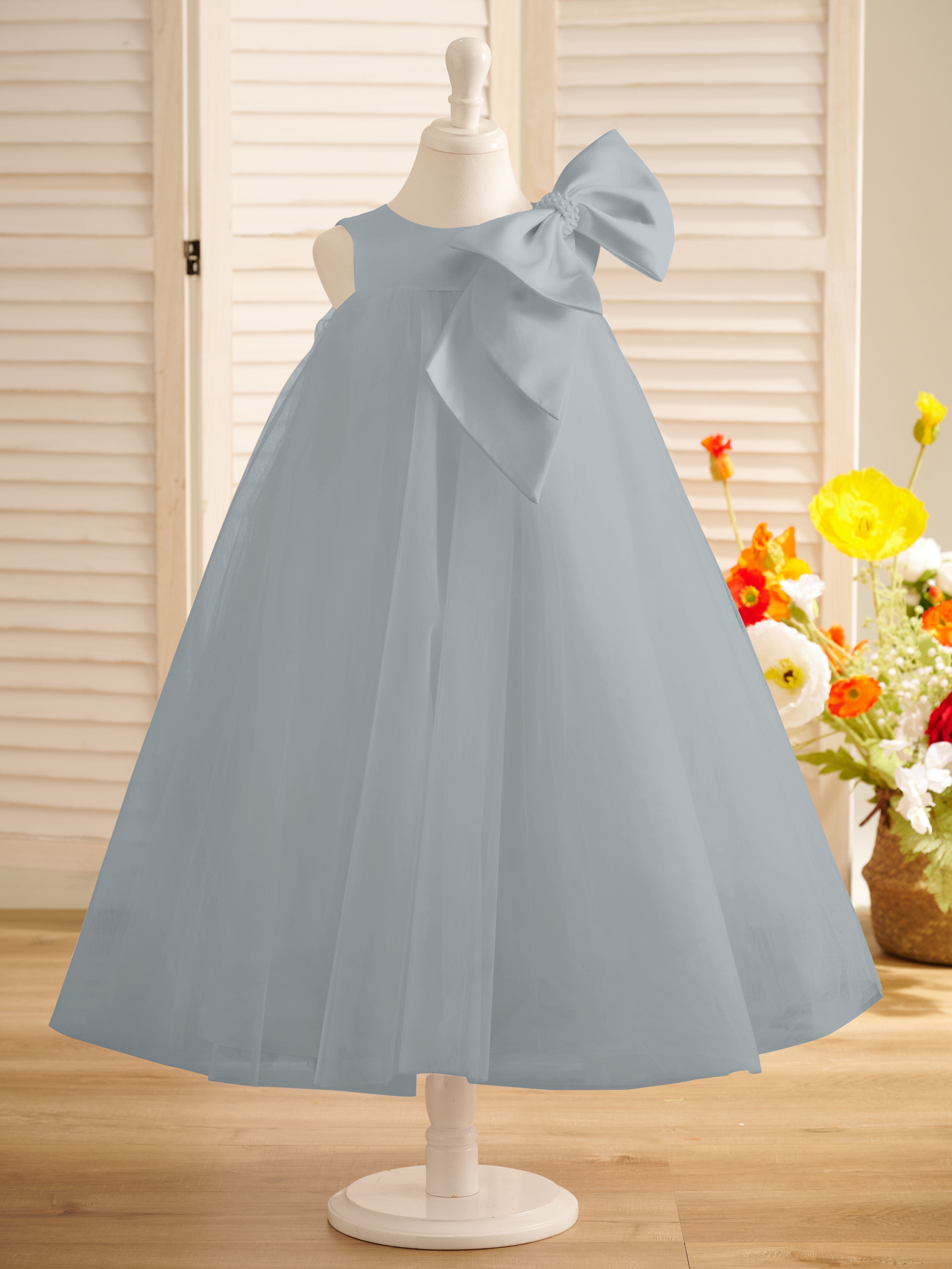 Vestido de niña pequeña de las flores, corte en A, con gran lazo y tul, hasta la rodilla. 