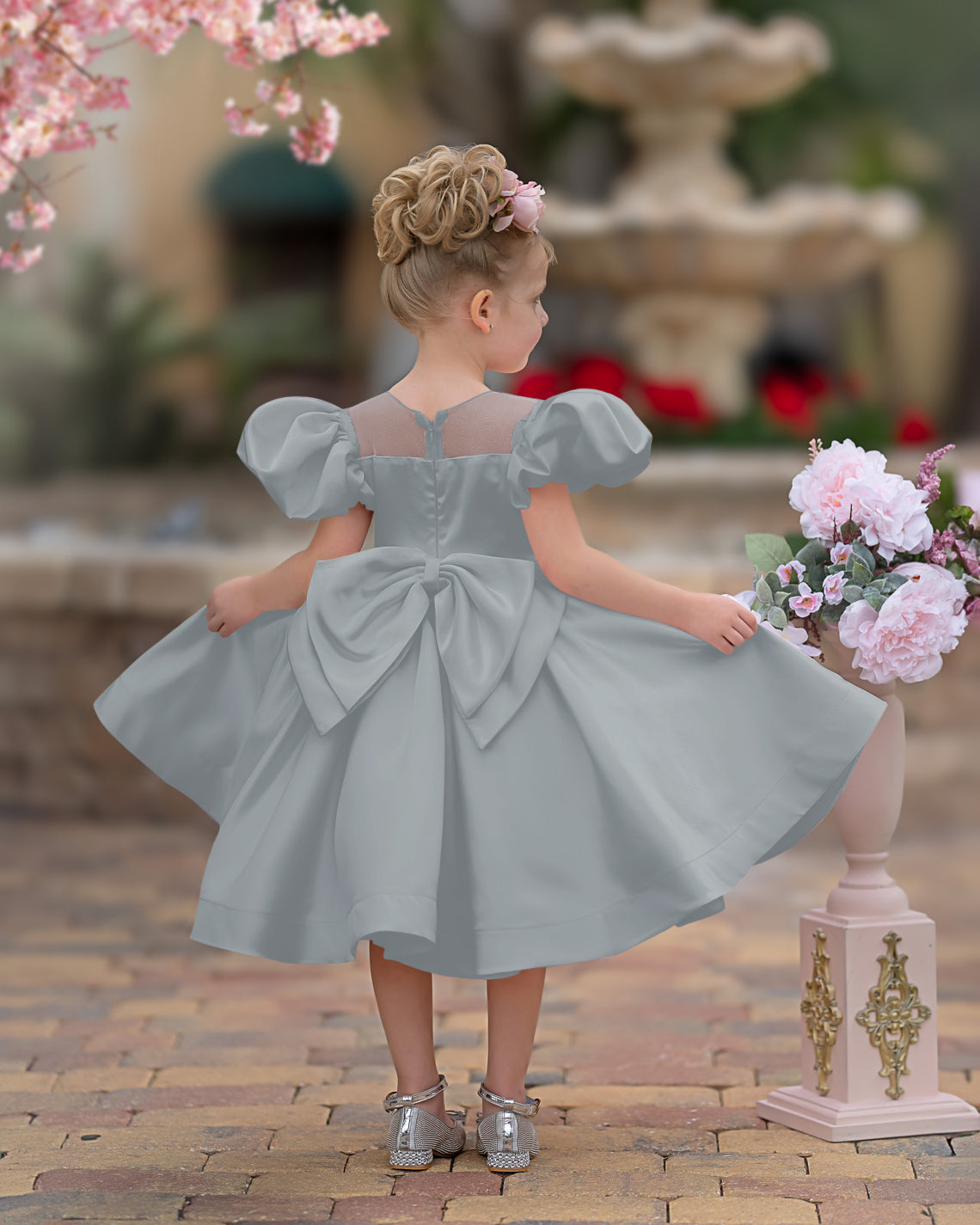 Vestido de princesa/vestido de princesa de satén hasta la rodilla para niña de las flores 