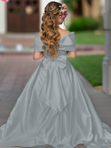 Elegante vestido de princesa de satén marfil con cola y lazo para niñas de las flores 