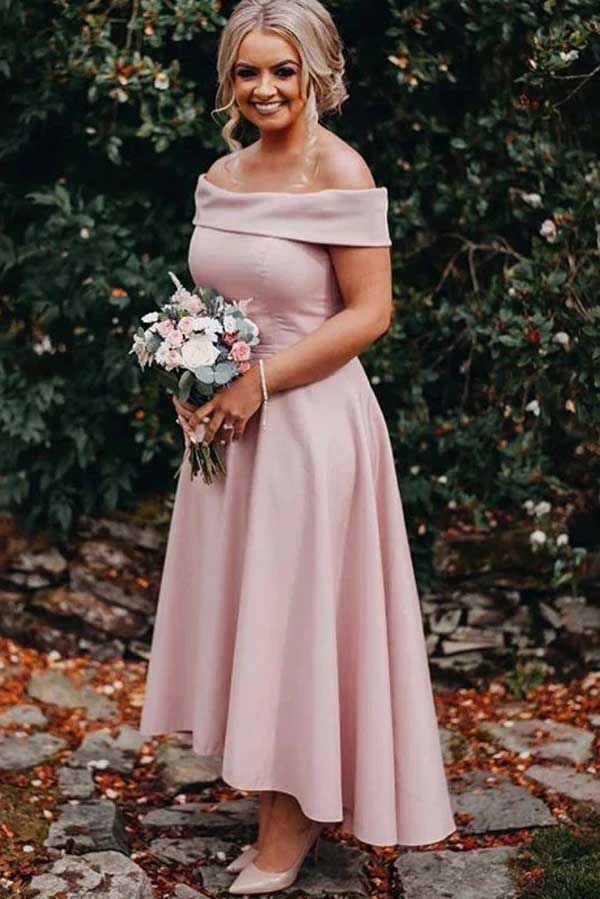 Vestidos de dama de honor de satén rosa empolvado, corte en A, hombros descubiertos y largo hasta la rodilla 