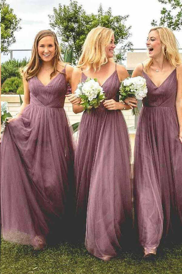 Vestidos de dama de honor de tul morado empolvado con tirantes finos, corte en A y escote en V 