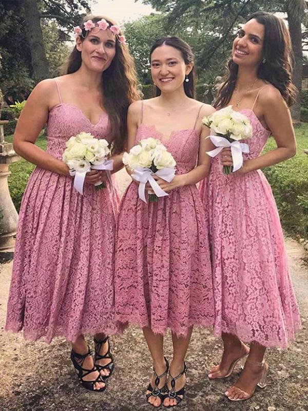 Vestidos de dama de honor cortos de encaje rosa empolvado con tirantes finos y sin mangas