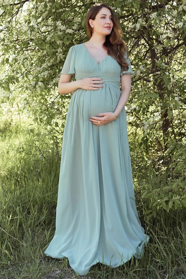 Vestido de dama de honor premamá color verde salvia con escote en V y mangas acampanadas BD129