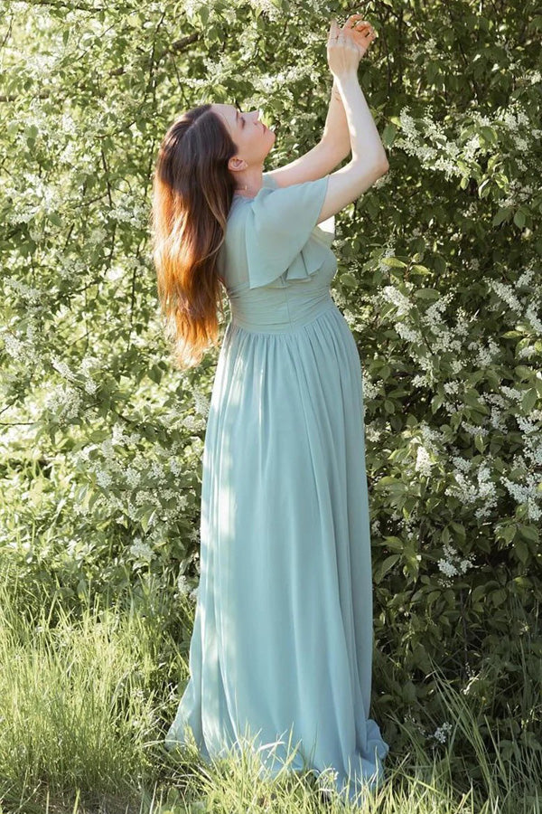 Vestido de dama de honor premamá color verde salvia con escote en V y mangas acampanadas BD129