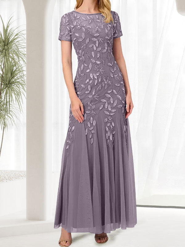 Robe longue bleue sirène à col rond ornée de perles, idéale pour la mère de la mariée
