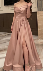 Vestido de noche de corte A con hombros descubiertos y abertura, modelo Y5242