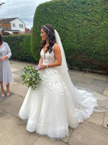 Stunning A-line White Tulle Appliques Wedding Dress,White Bridal Dress Y5220