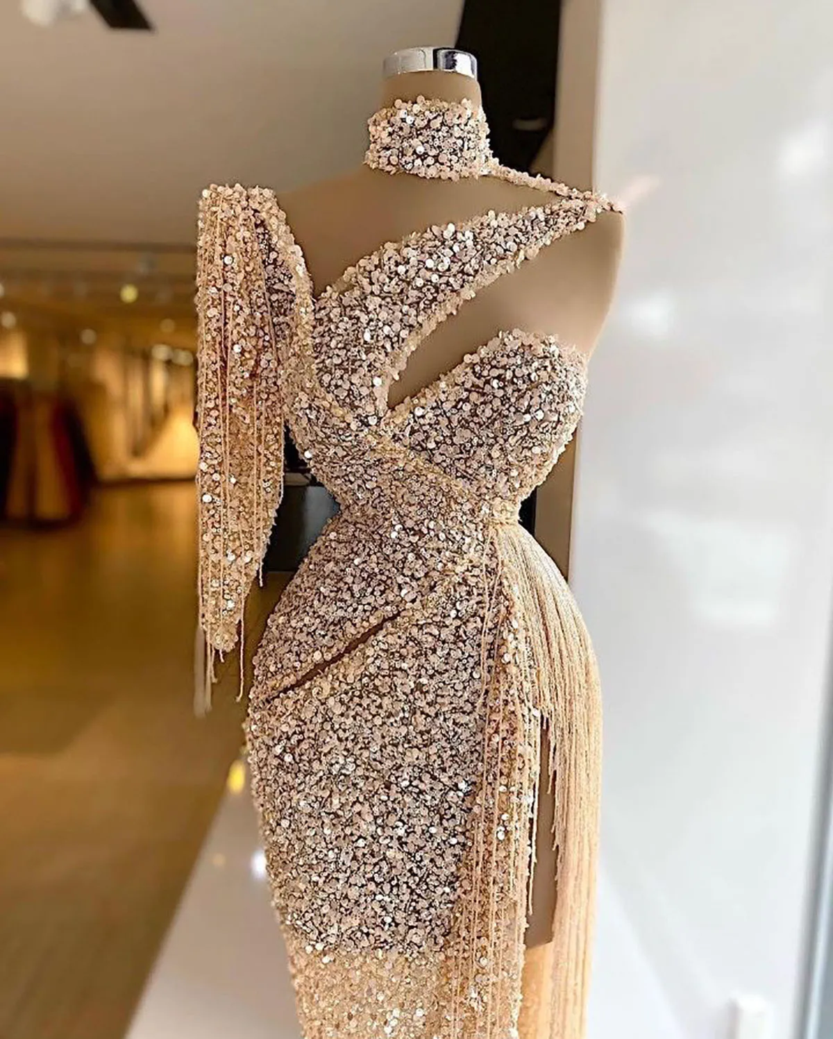 Robe de soirée à sequins scintillants, fente latérale, robe de bal asymétrique à franges, confectionnée sur mesure Y6411