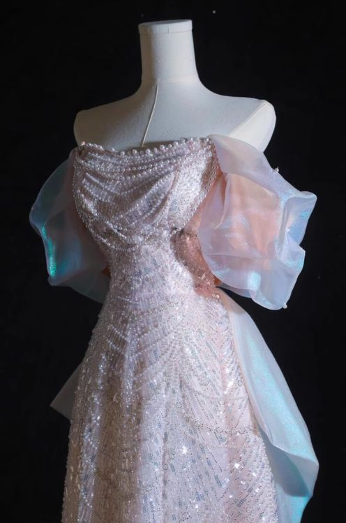 Robe de bal longue rose en tulle à sequins et perles, coupe trapèze, épaules dénudées, modèle Y8050