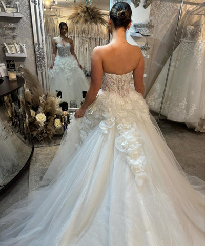 Elegantes vestidos de novia de corte A, sin tirantes, de encaje, lentejuelas y tul.