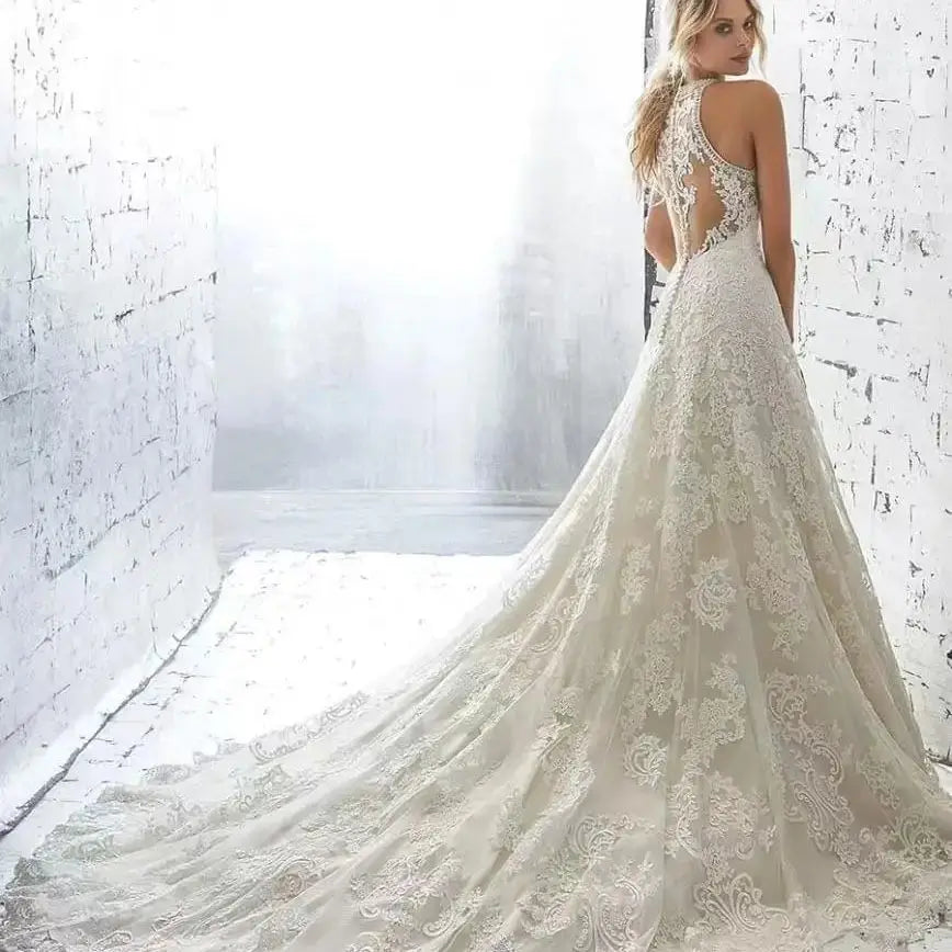 Robe de soirée beige élégante avec dos nu en dentelle, coupe trapèze, sans manches, découpe et traîne, longueur au sol, pour femme 