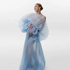 Elegante vestido premamá azul plisado para sesión de fotos, mangas abullonadas, vestido de organza transparente para fotografía de baby shower.