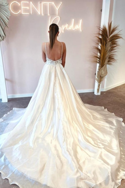 Robe de mariée élégante, longue jusqu'au sol, à fines bretelles, col en V, sans manches, coupe trapèze, ornée d'appliqués