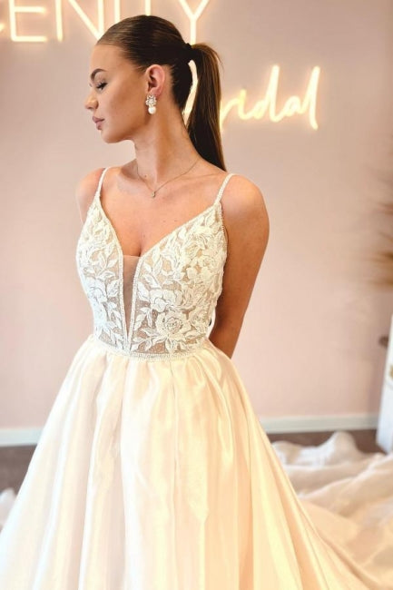 Robe de mariée élégante, longue jusqu'au sol, à fines bretelles, col en V, sans manches, coupe trapèze, ornée d'appliqués