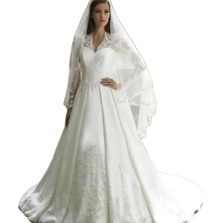 Élégante robe de mariée blanche italienne, col montant en V, application de dentelle, manches longues, boutons en satin, style saoudien. 