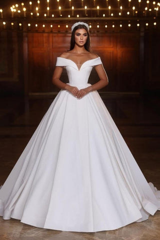 Elegante vestido de novia largo de satén con corte en A, hombros descubiertos y escote en V