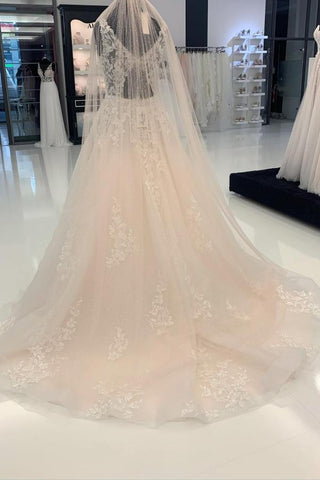 Elegantes vestidos de novia largos de corte A, escote en V, tul, sin mangas y con encaje.