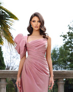 Robe de bal élégante longue en satin rose poudré, asymétrique, sans manches, longueur au sol