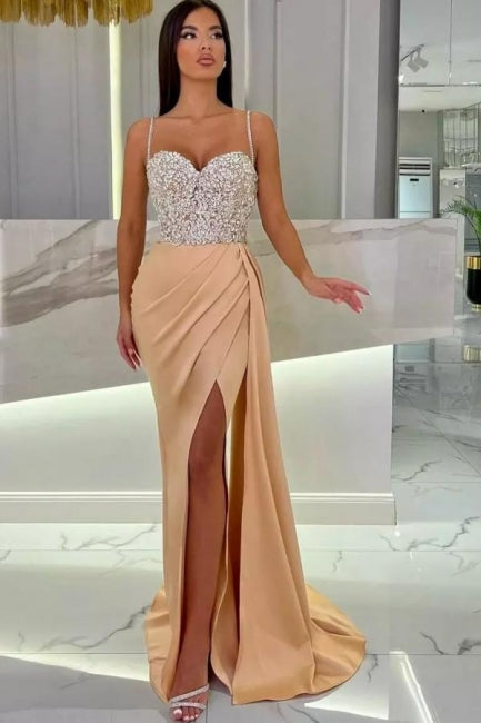 Elegante vestido de fiesta largo de sirena con tirantes finos, escote corazón y lentejuelas, con abertura.
