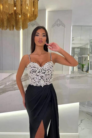 Elegante vestido de fiesta largo de sirena con tirantes finos, escote corazón y lentejuelas, con abertura.