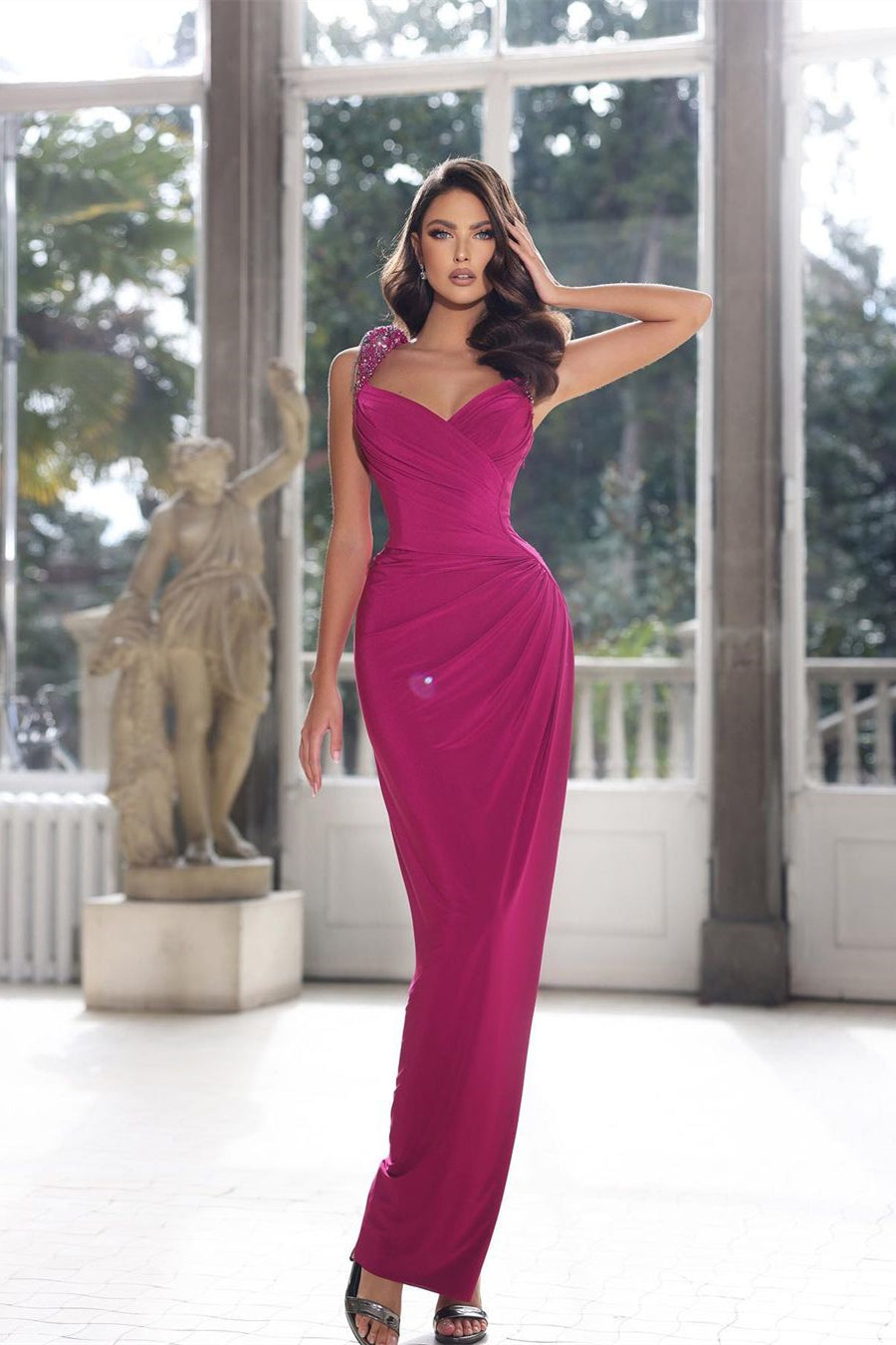 Robe de bal élégante à bretelles longues et perles, sans manches, longueur au sol